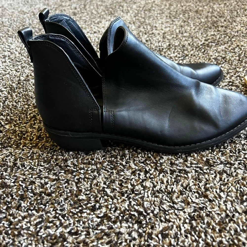 Universal Thread Black Ankle Boots - Picture 2 of 7